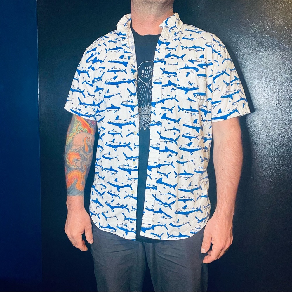 Men’s Casual Shark Jaws Button Down Shirt Sz Large
